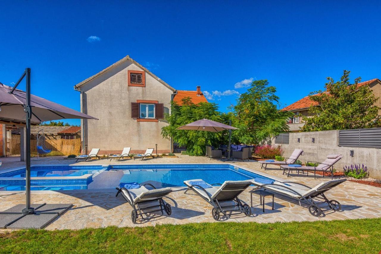 Holiday Home Tower With Private Pool, Sauna And Quads Smilcic المظهر الخارجي الصورة
