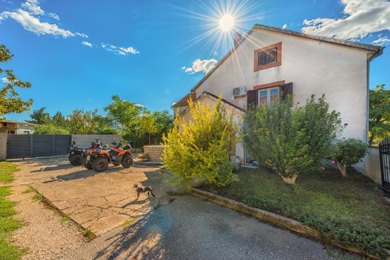 Holiday Home Tower With Private Pool, Sauna And Quads Smilcic المظهر الخارجي الصورة