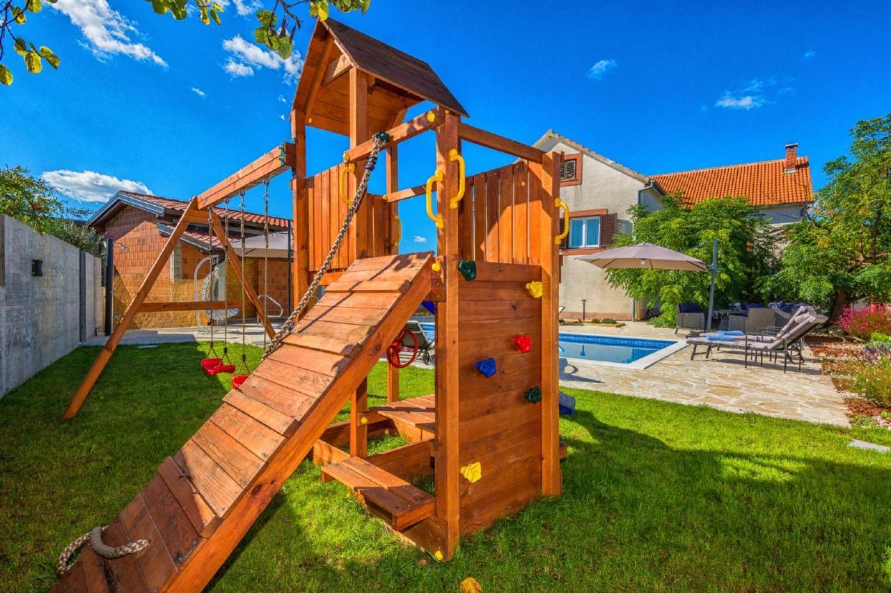 Holiday Home Tower With Private Pool, Sauna And Quads Smilcic المظهر الخارجي الصورة