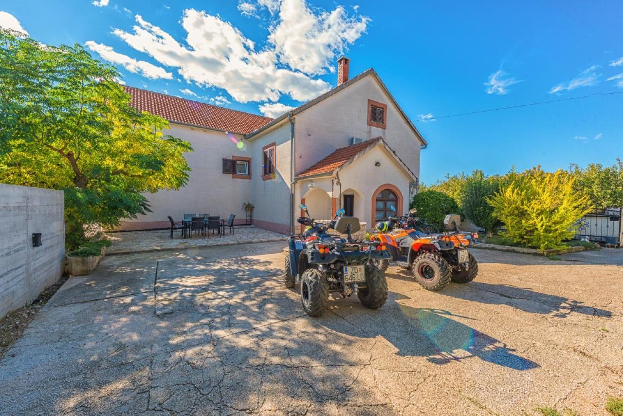 Holiday Home Tower With Private Pool, Sauna And Quads Smilcic المظهر الخارجي الصورة