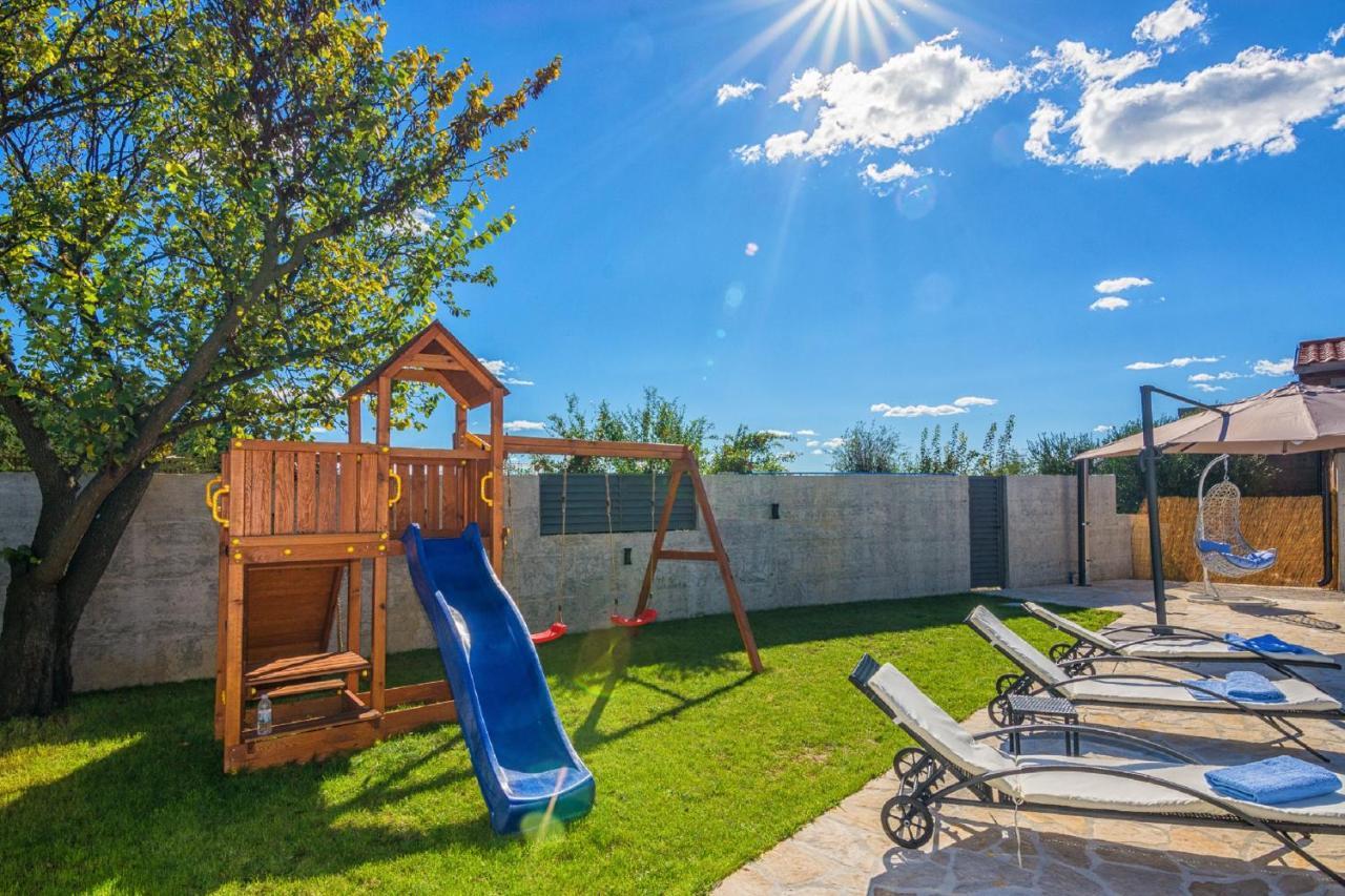 Holiday Home Tower With Private Pool, Sauna And Quads Smilcic المظهر الخارجي الصورة