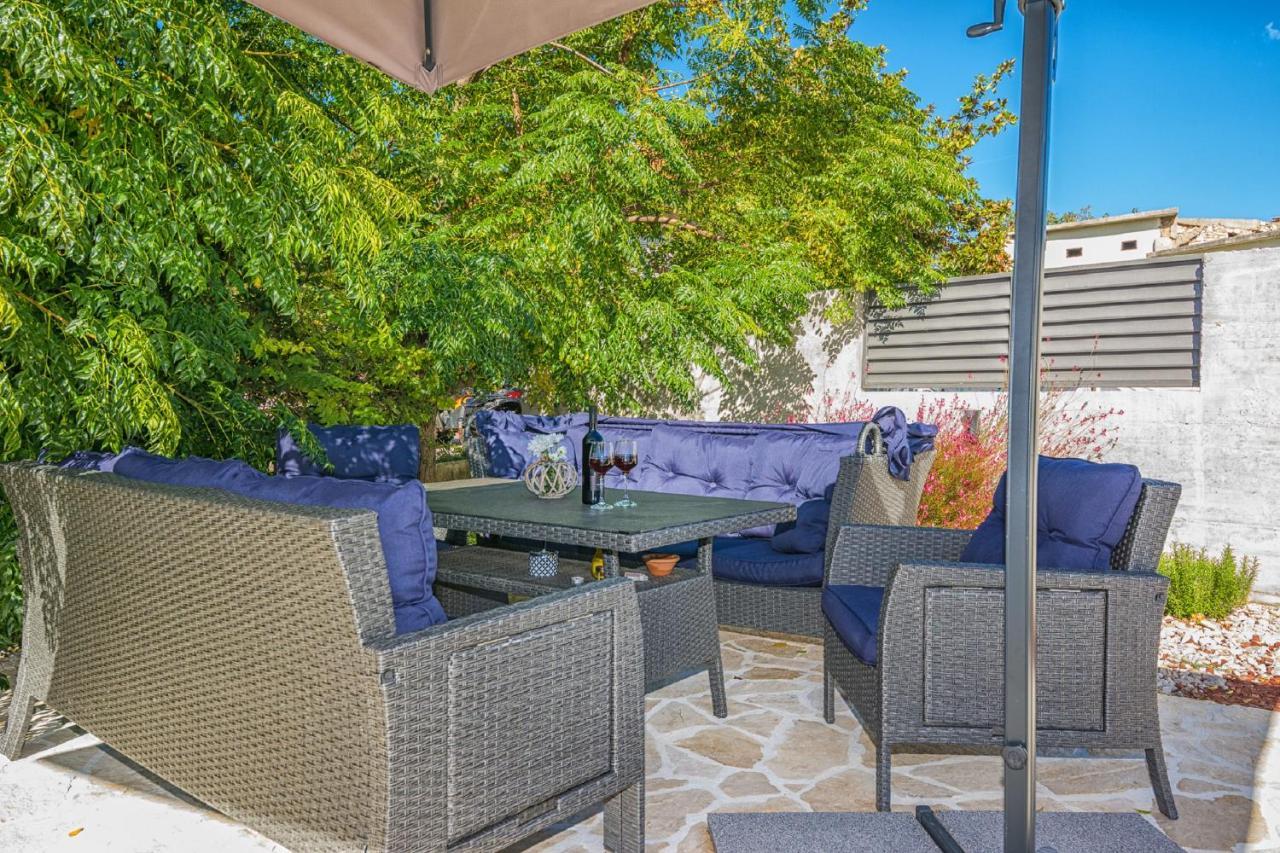 Holiday Home Tower With Private Pool, Sauna And Quads Smilcic المظهر الخارجي الصورة