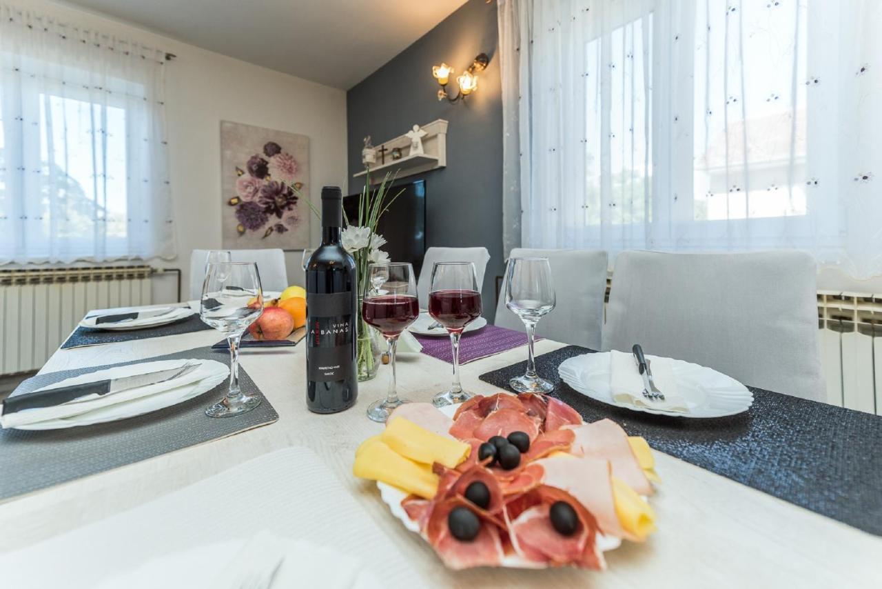 Holiday Home Tower With Private Pool, Sauna And Quads Smilcic المظهر الخارجي الصورة